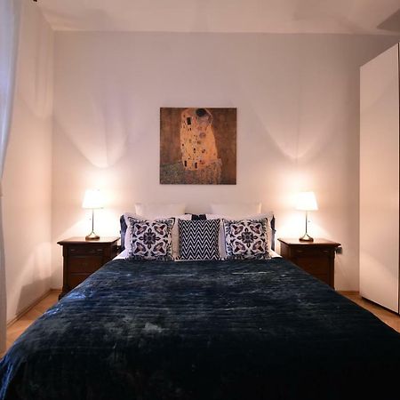 Cozy Flat By The Astronomical Clock Prague Exterior photo