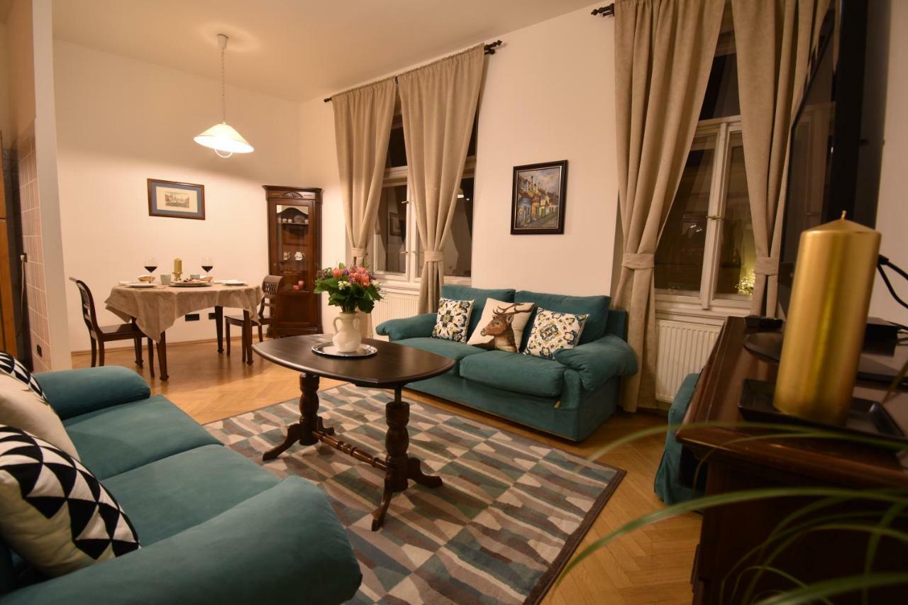 Cozy Flat By The Astronomical Clock Prague Exterior photo
