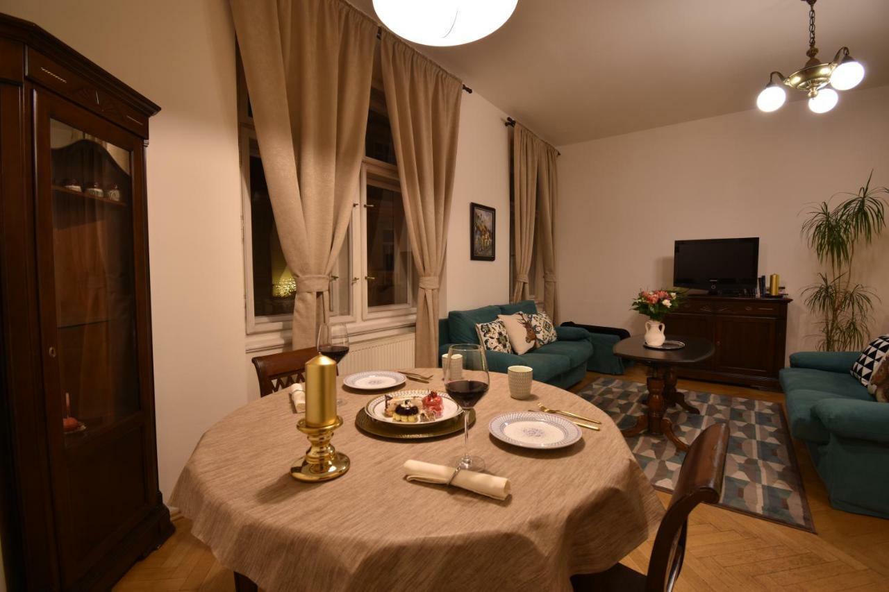 Cozy Flat By The Astronomical Clock Prague Exterior photo