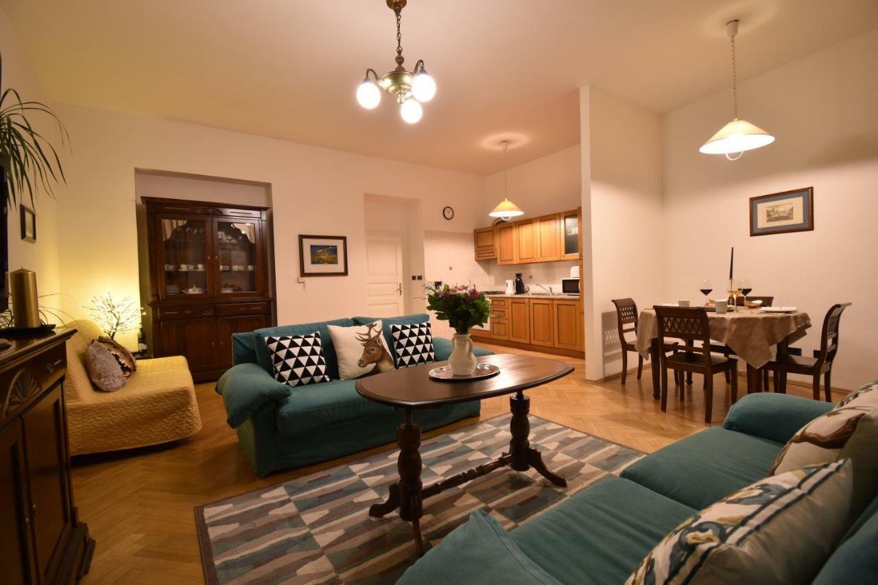 Cozy Flat By The Astronomical Clock Prague Exterior photo