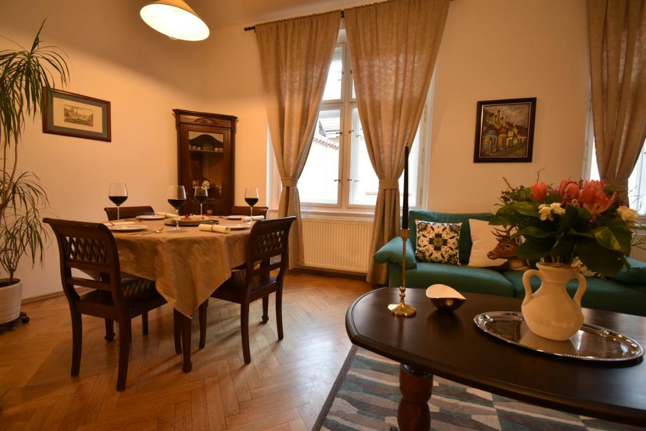 Cozy Flat By The Astronomical Clock Prague Exterior photo