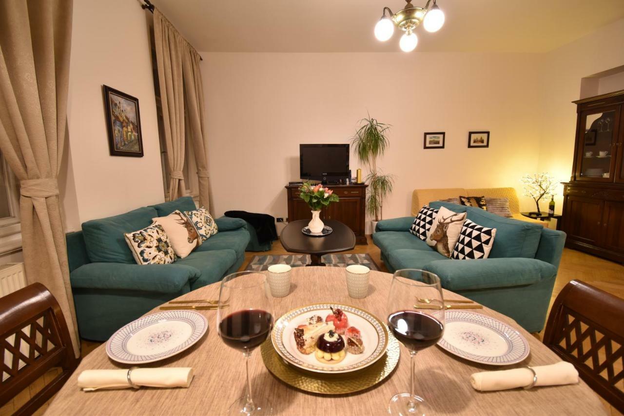 Cozy Flat By The Astronomical Clock Prague Exterior photo