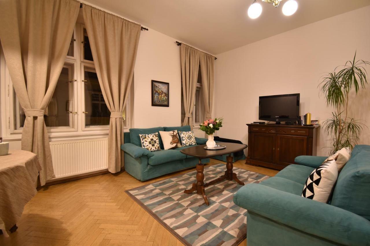 Cozy Flat By The Astronomical Clock Prague Exterior photo