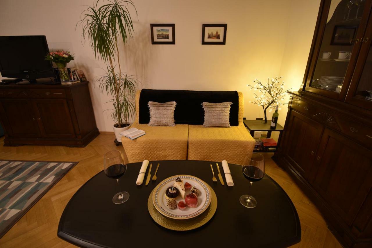 Cozy Flat By The Astronomical Clock Prague Exterior photo