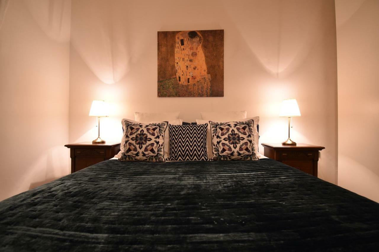 Cozy Flat By The Astronomical Clock Prague Exterior photo
