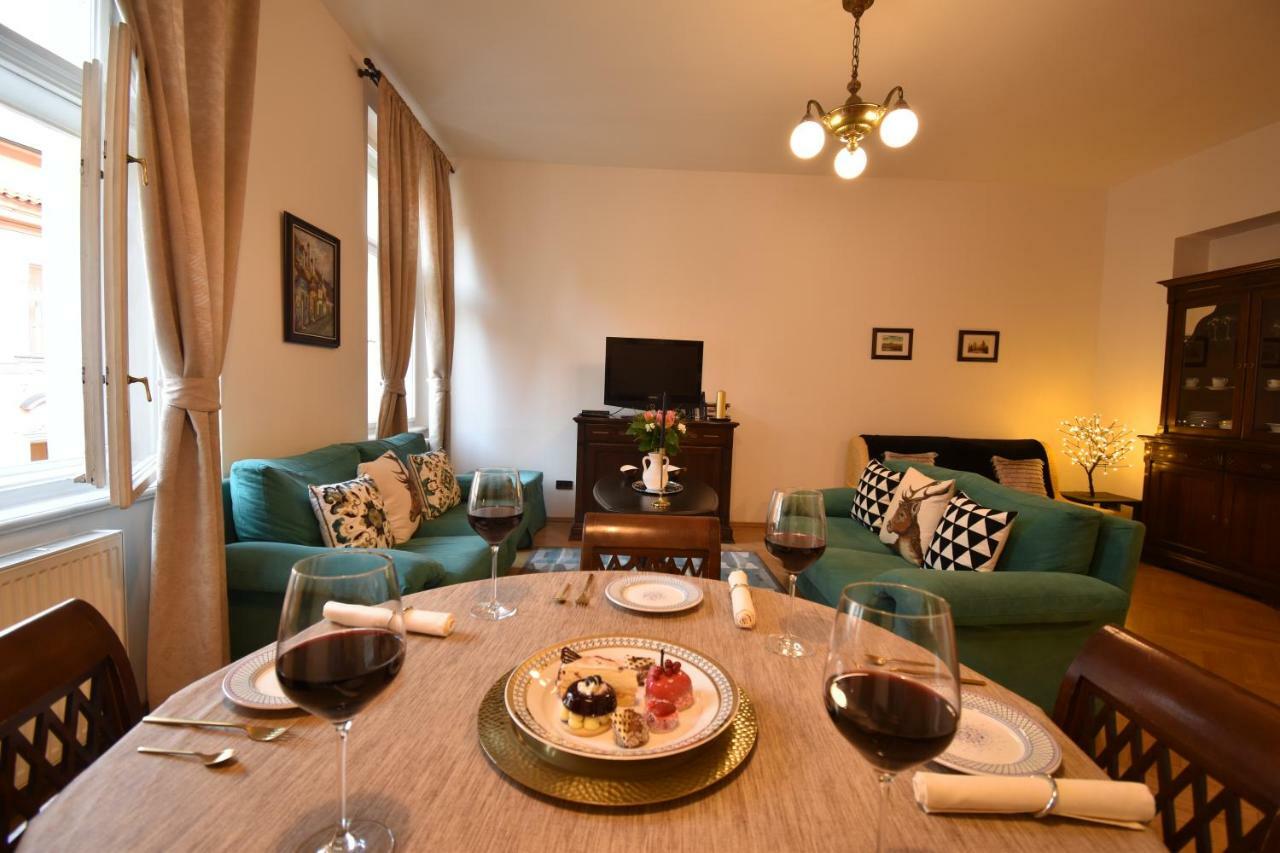 Cozy Flat By The Astronomical Clock Prague Exterior photo