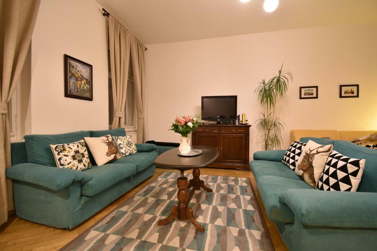Cozy Flat By The Astronomical Clock Prague Exterior photo