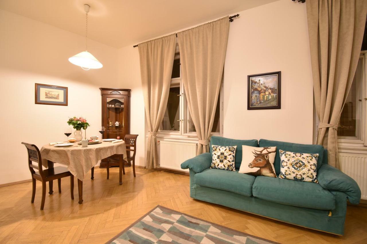 Cozy Flat By The Astronomical Clock Prague Exterior photo