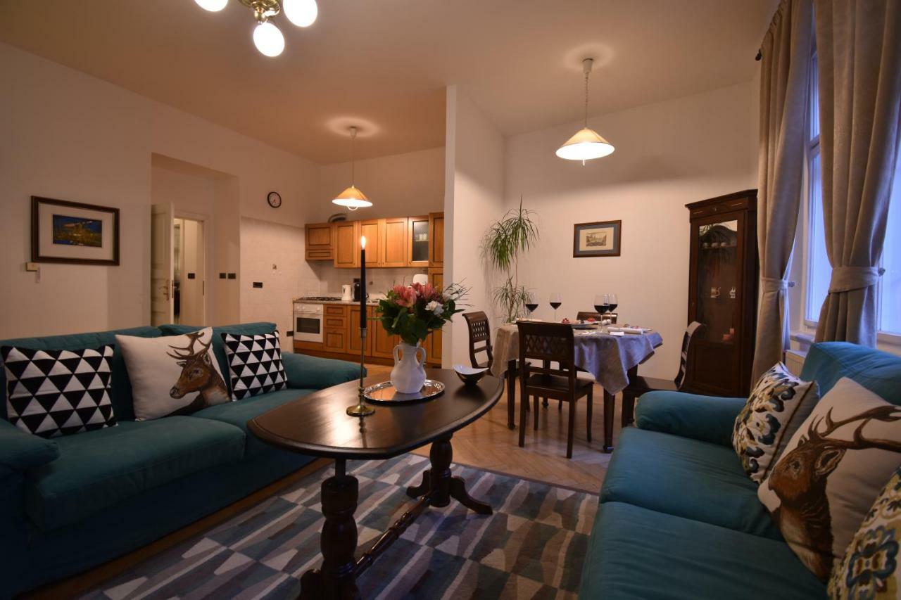 Cozy Flat By The Astronomical Clock Prague Exterior photo
