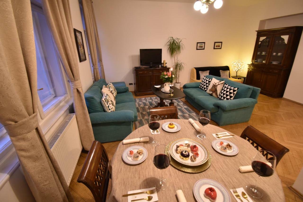 Cozy Flat By The Astronomical Clock Prague Exterior photo