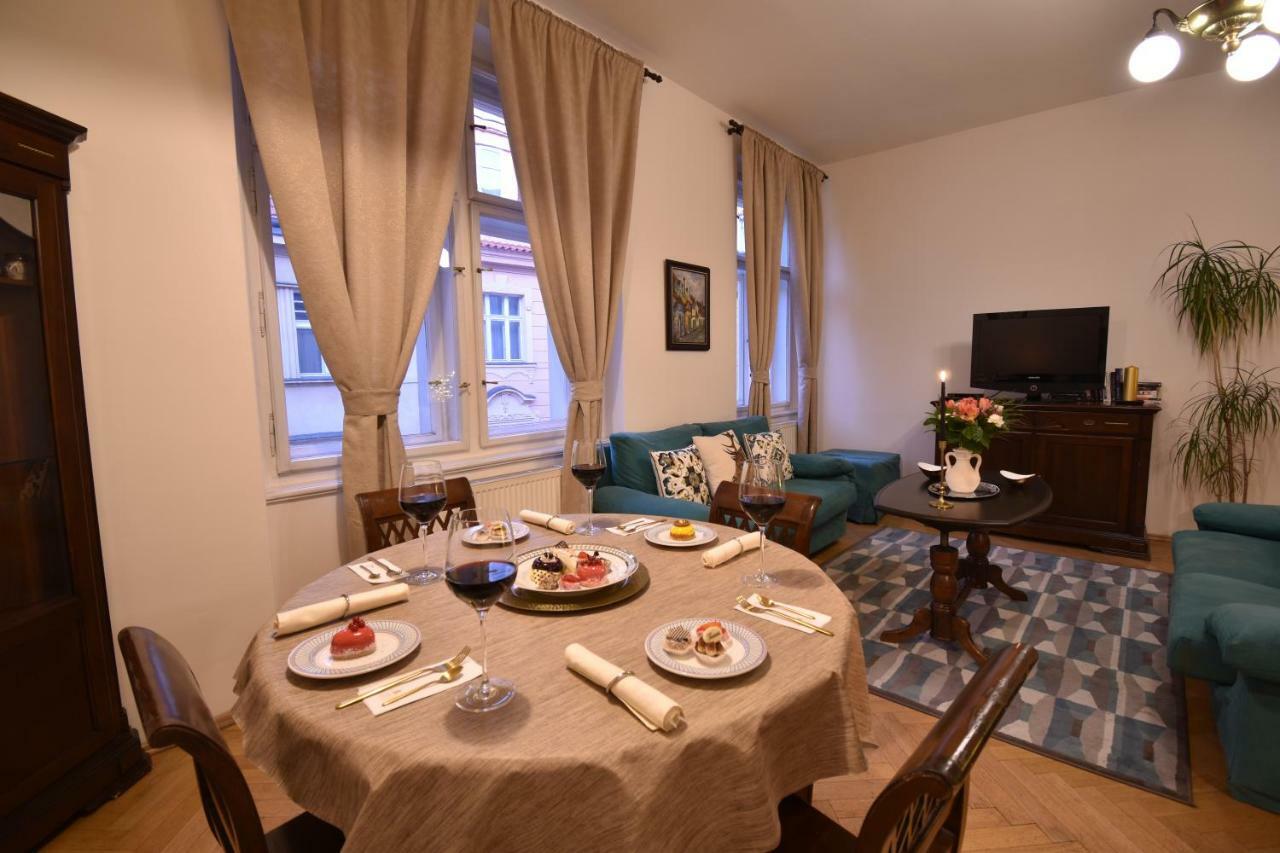 Cozy Flat By The Astronomical Clock Prague Exterior photo