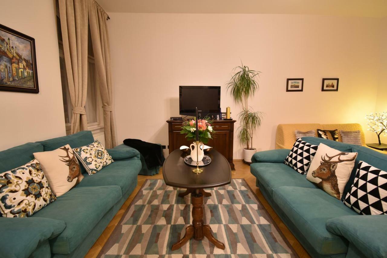 Cozy Flat By The Astronomical Clock Prague Exterior photo