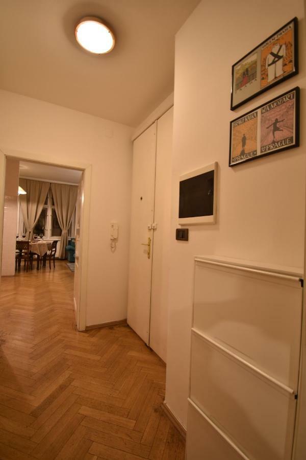 Cozy Flat By The Astronomical Clock Prague Exterior photo